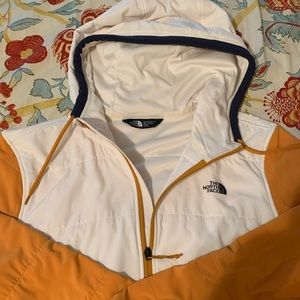 TNF Woman’s Mtn SS Gold/Navy EUC-worn once